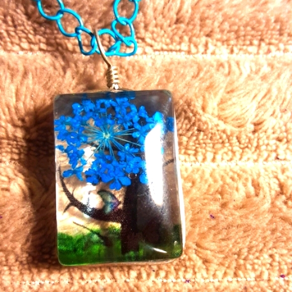 Hand Crafted Dried Flowers ,Pressed Flowers Necklace ,Blue With Matching Chain. - Picture 2 of 2